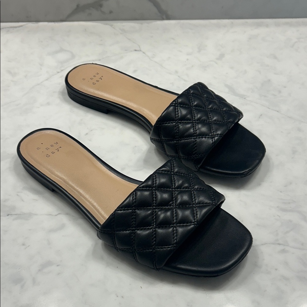 Quilted slide sandals